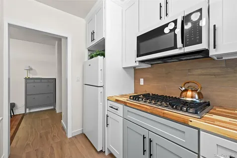 5 Rockledge Avenue Hartsdale NY 10530