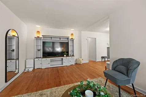 5 Rockledge Avenue Hartsdale NY 10530