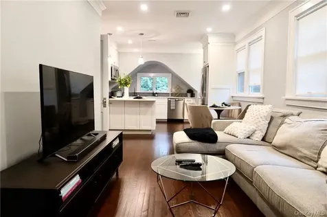 82 Douglas Road Chappaqua NY 10514