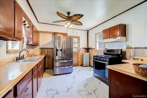 158 Cottage Street Middletown NY 10940