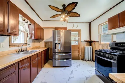 158 Cottage Street Middletown NY 10940