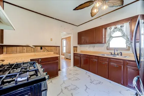 158 Cottage Street Middletown NY 10940