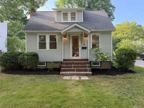 24 8th Avenue Sea Cliff NY 11579