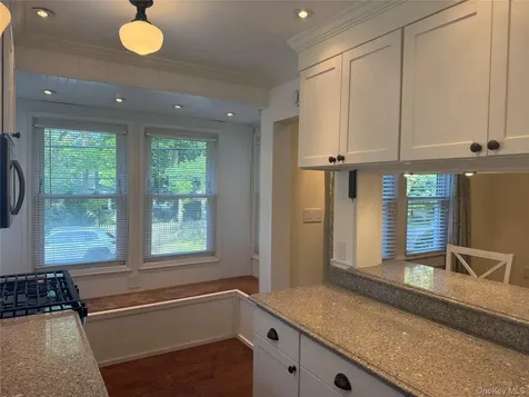 24 8th Avenue Sea Cliff NY 11579