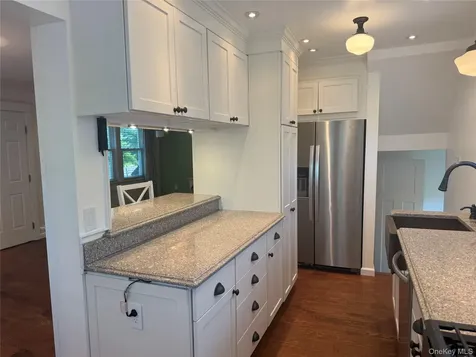 24 8th Avenue Sea Cliff NY 11579