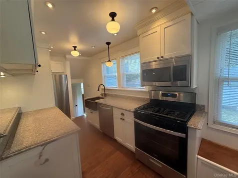 24 8th Avenue Sea Cliff NY 11579