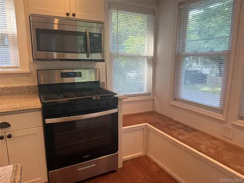24 8th Avenue Sea Cliff NY 11579
