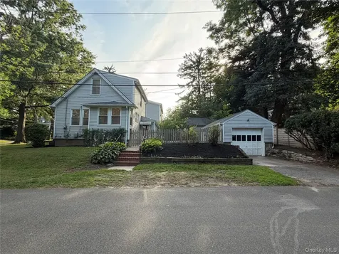 24 8th Avenue Sea Cliff NY 11579