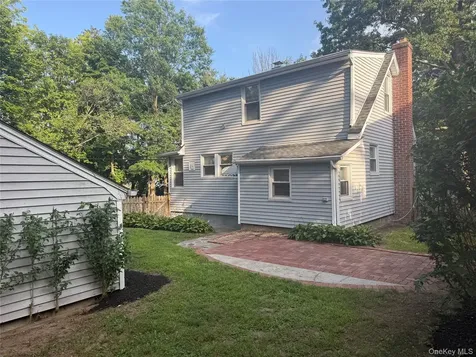 24 8th Avenue Sea Cliff NY 11579