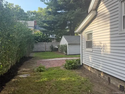 24 8th Avenue Sea Cliff NY 11579