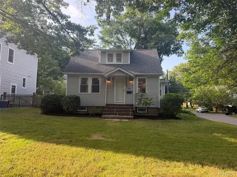 24 8th Avenue Sea Cliff NY 11579