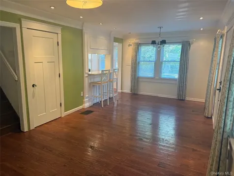 24 8th Avenue Sea Cliff NY 11579