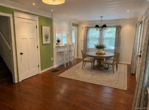 24 8th Avenue Sea Cliff NY 11579