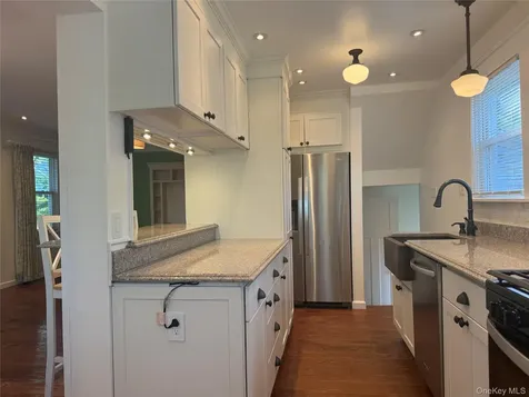 24 8th Avenue Sea Cliff NY 11579