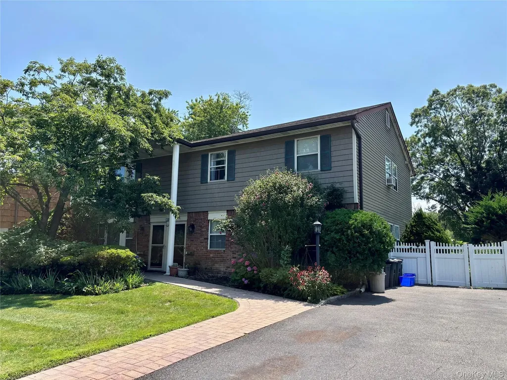 17 Alex Lane Glen Cove NY 11542