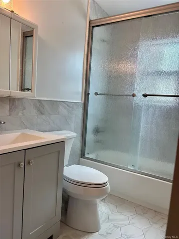 17 Alex Lane Glen Cove NY 11542