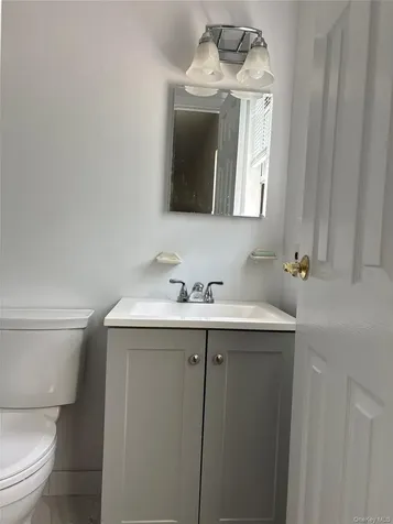 17 Alex Lane Glen Cove NY 11542