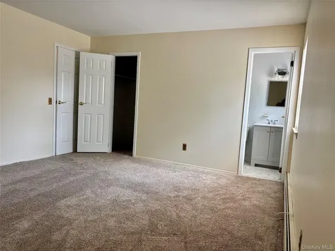17 Alex Lane Glen Cove NY 11542