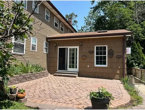 17 Alex Lane Glen Cove NY 11542