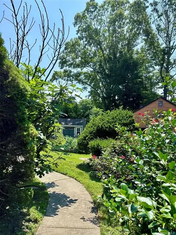 17 Alex Lane Glen Cove NY 11542