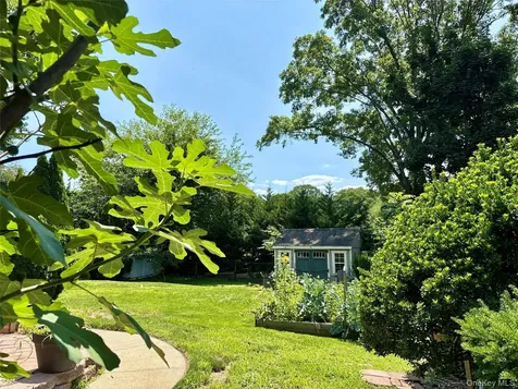 17 Alex Lane Glen Cove NY 11542