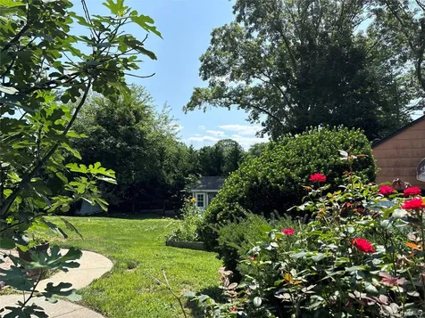 17 Alex Lane Glen Cove NY 11542