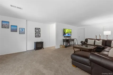 204 Twin Brook Court Carmel NY 10512