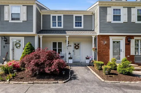 204 Twin Brook Court Carmel NY 10512