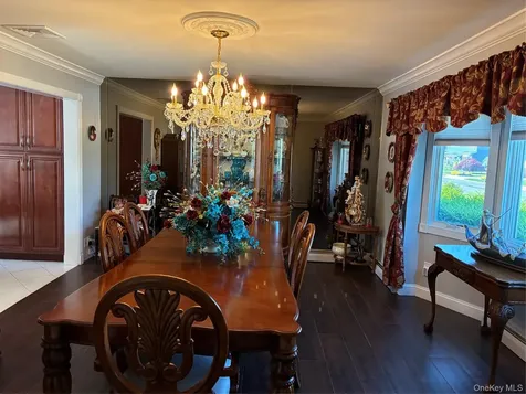 60 S Crescent Drive Farmingdale NY 11735