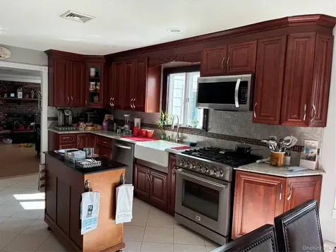 60 S Crescent Drive Farmingdale NY 11735