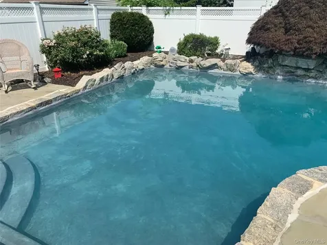 60 S Crescent Drive Farmingdale NY 11735