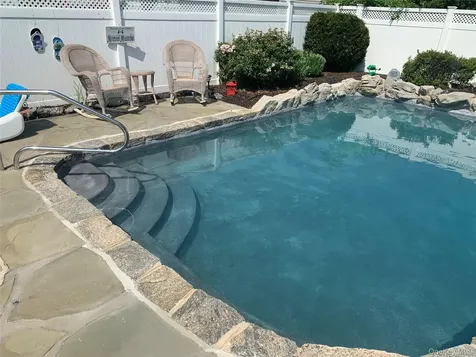 60 S Crescent Drive Farmingdale NY 11735