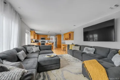 110 Union Place Lynbrook NY 11563