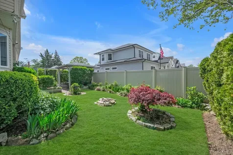 110 Union Place Lynbrook NY 11563