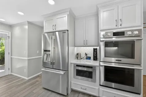 17 Ingleside Lane White Plains NY 10605