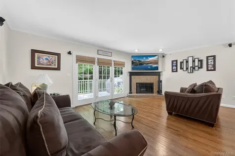 17 Ingleside Lane White Plains NY 10605