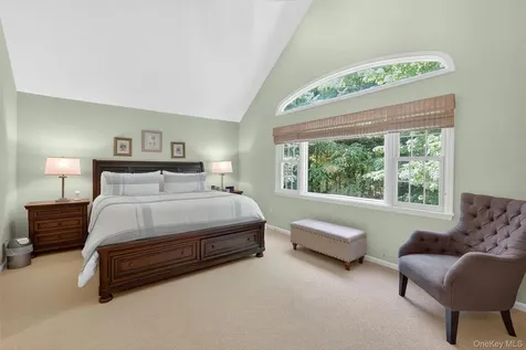 17 Ingleside Lane White Plains NY 10605