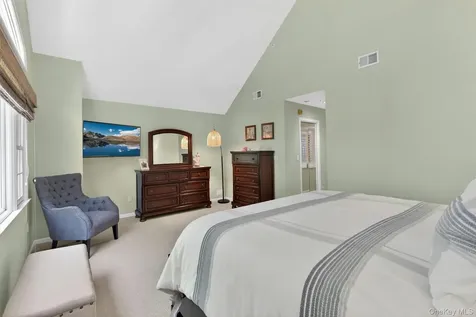 17 Ingleside Lane White Plains NY 10605
