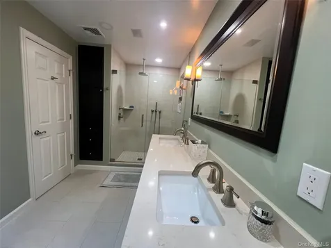 17 Ingleside Lane White Plains NY 10605