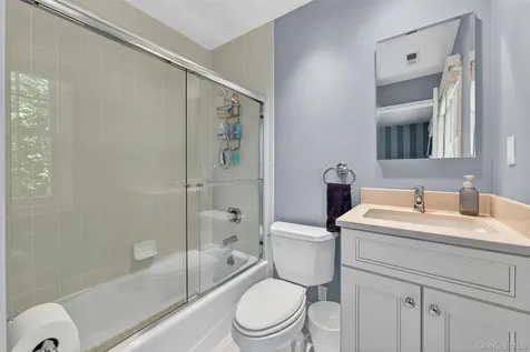 17 Ingleside Lane White Plains NY 10605