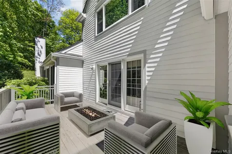 17 Ingleside Lane White Plains NY 10605
