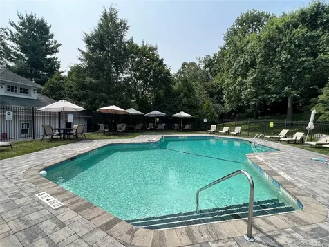 17 Ingleside Lane White Plains NY 10605