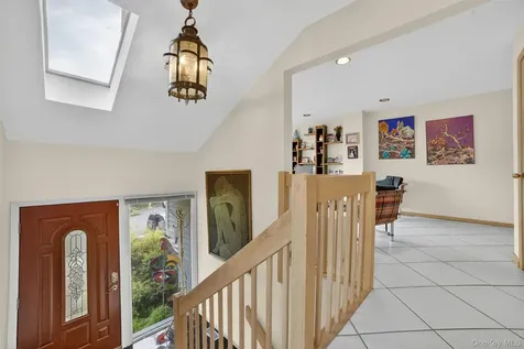 41 Waterside Close Eastchester NY 10709