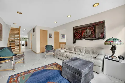 41 Waterside Close Eastchester NY 10709