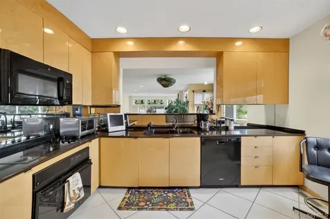 41 Waterside Close Eastchester NY 10709