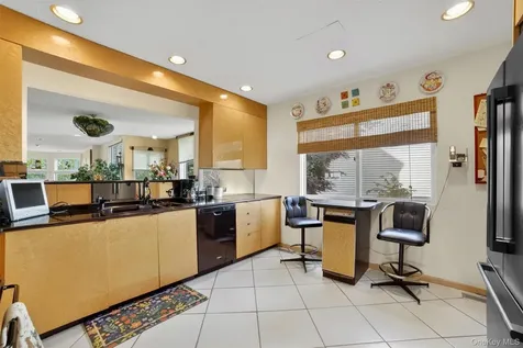 41 Waterside Close Eastchester NY 10709