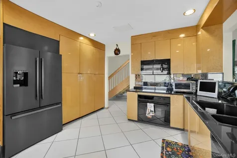 41 Waterside Close Eastchester NY 10709