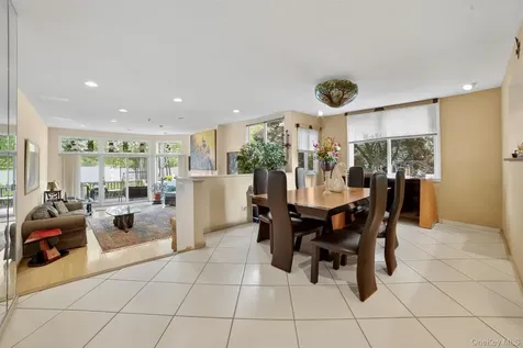 41 Waterside Close Eastchester NY 10709
