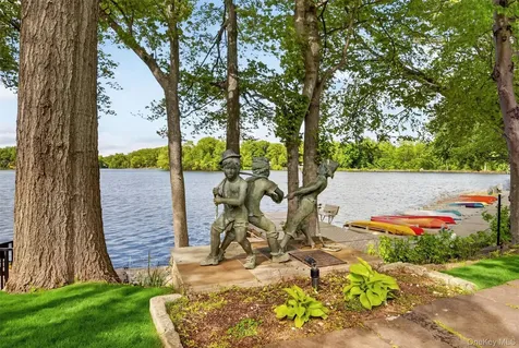 41 Waterside Close Eastchester NY 10709