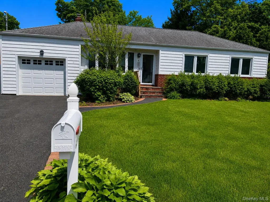 6 Sinclair Drive Greenlawn NY 11740